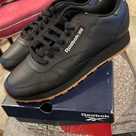 New Reebok - Picture 2 of 4